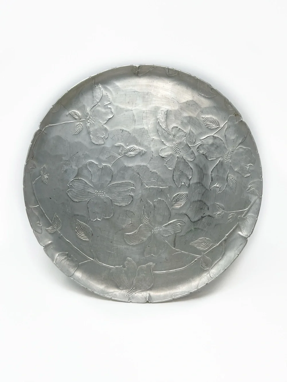 Vintage Wendell August Forge Hammered Aluminum Round Tray  Doogwood Flower Plate